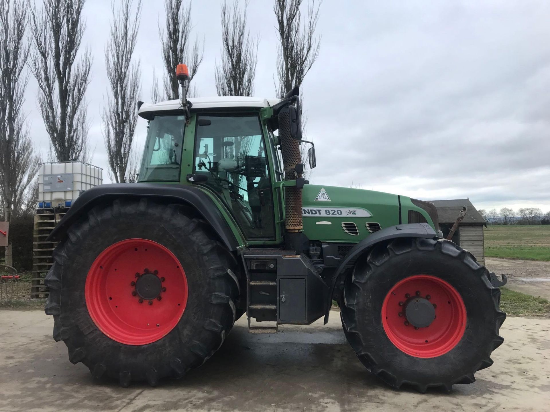 2010 Fendt 820 Vario TMS tractor, 4wd, front linkage, 4No spool valves, Bill Bennett pick up hitch. - Image 4 of 21