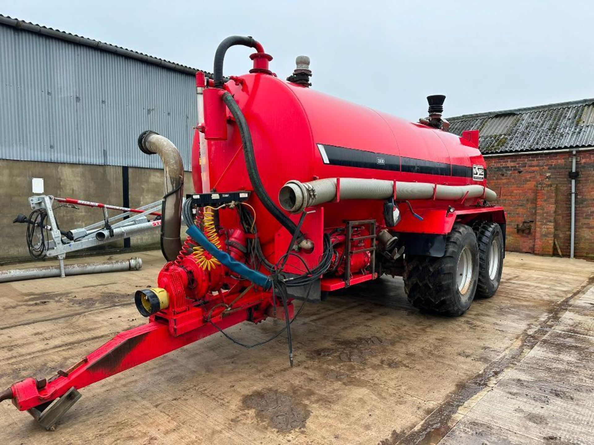 2017 HiSpec TDS 3500 twin axle 3,500 gallon slurry tanker, after market suction funnels, 8" auto fil - Image 5 of 11