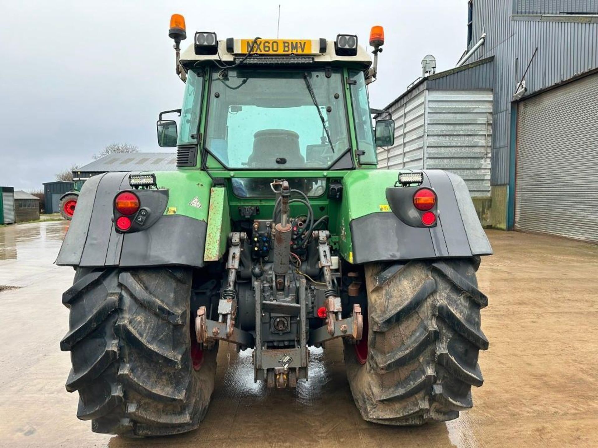 2010 Fendt 820 Vario TMS tractor, 4wd, front linkage, 4No spool valves, Bill Bennett pick up hitch. - Image 8 of 21