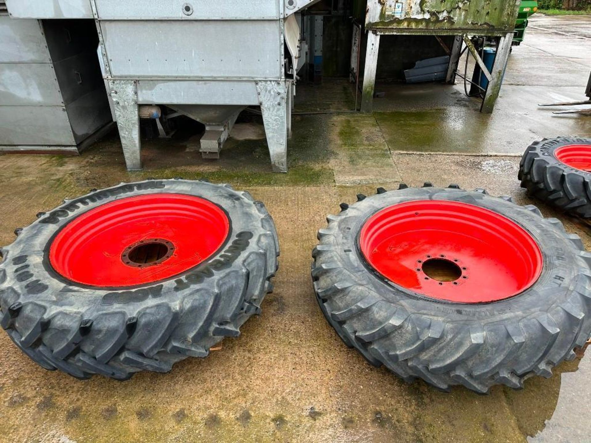 Set of 380/85R34 front and 18.4R46 rear wheels and tyres to fit Fendt 820 and 724. - Image 4 of 5