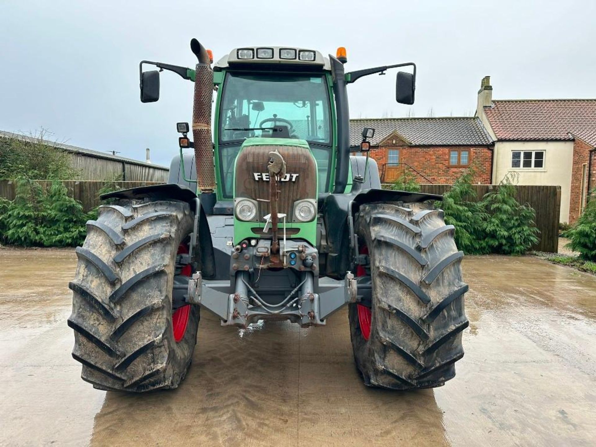 2010 Fendt 820 Vario TMS tractor, 4wd, front linkage, 4No spool valves, Bill Bennett pick up hitch. - Image 10 of 21