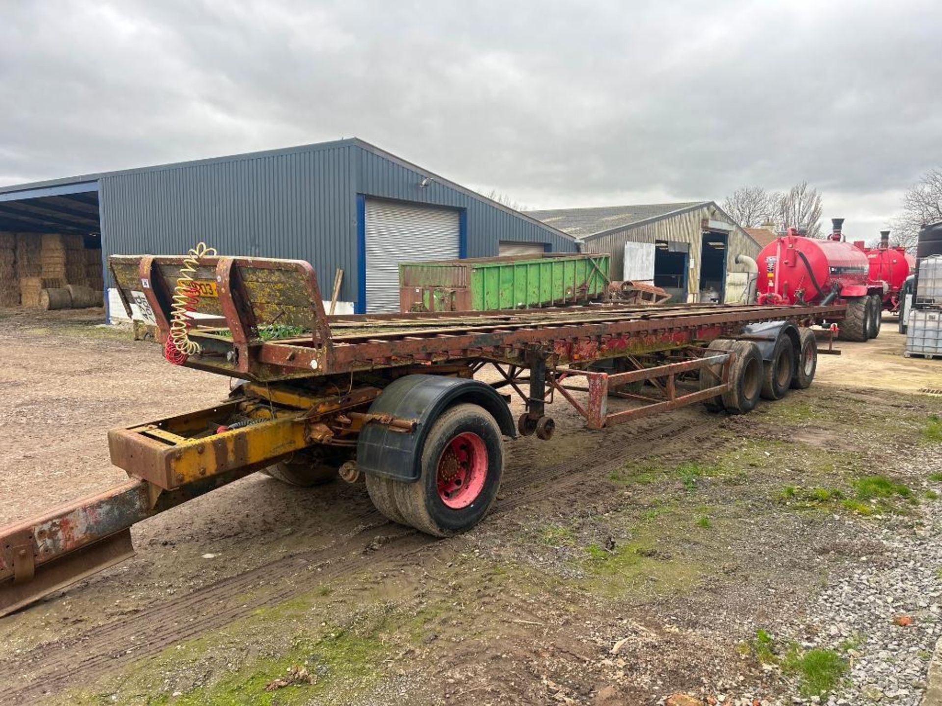 Tri-axle bale trailer (no floor) c/w dolly - Image 3 of 10