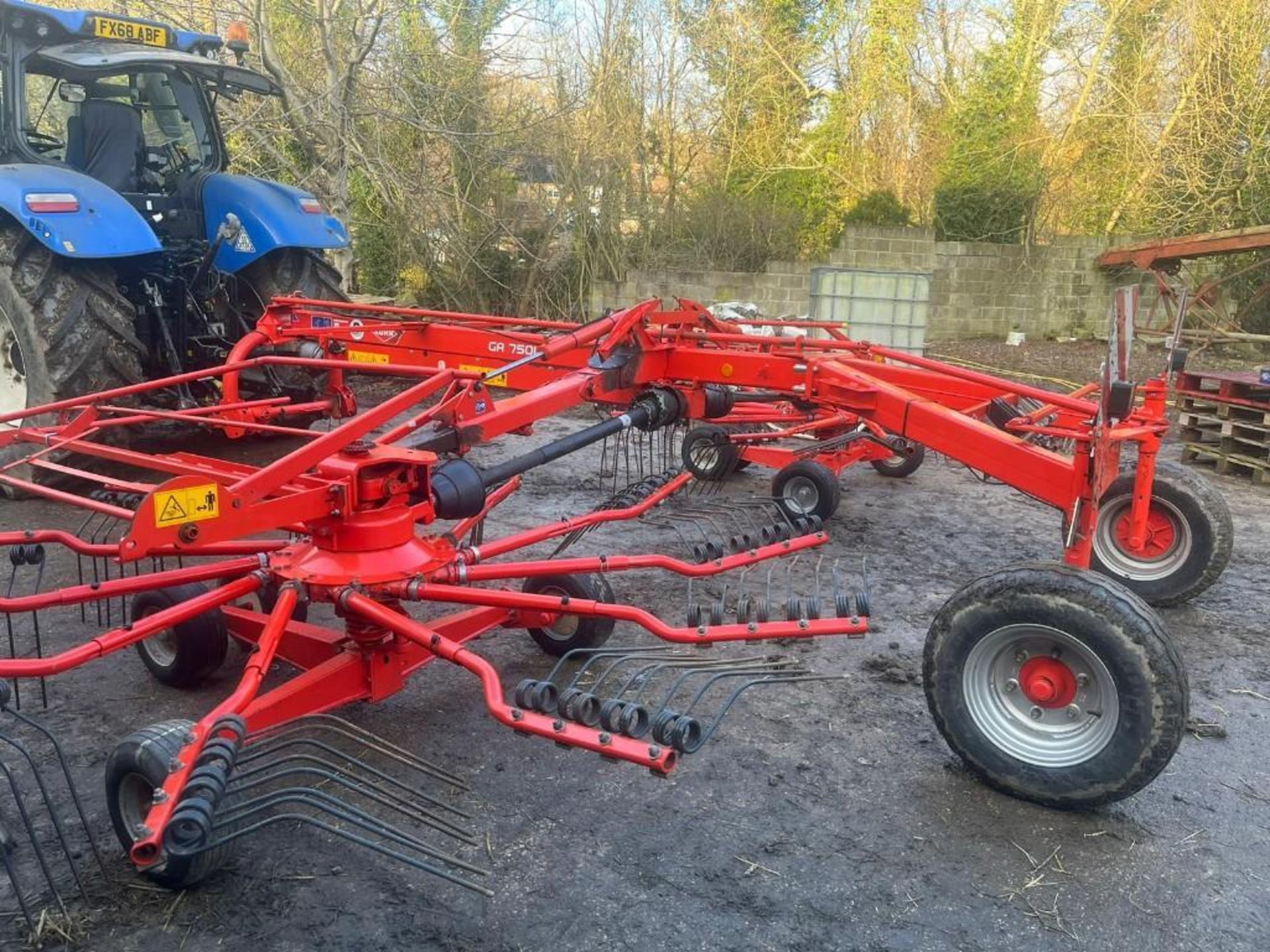 2015 Kuhn GA7501 Twin Rotor Rake - (Derbyshire) - Image 15 of 23