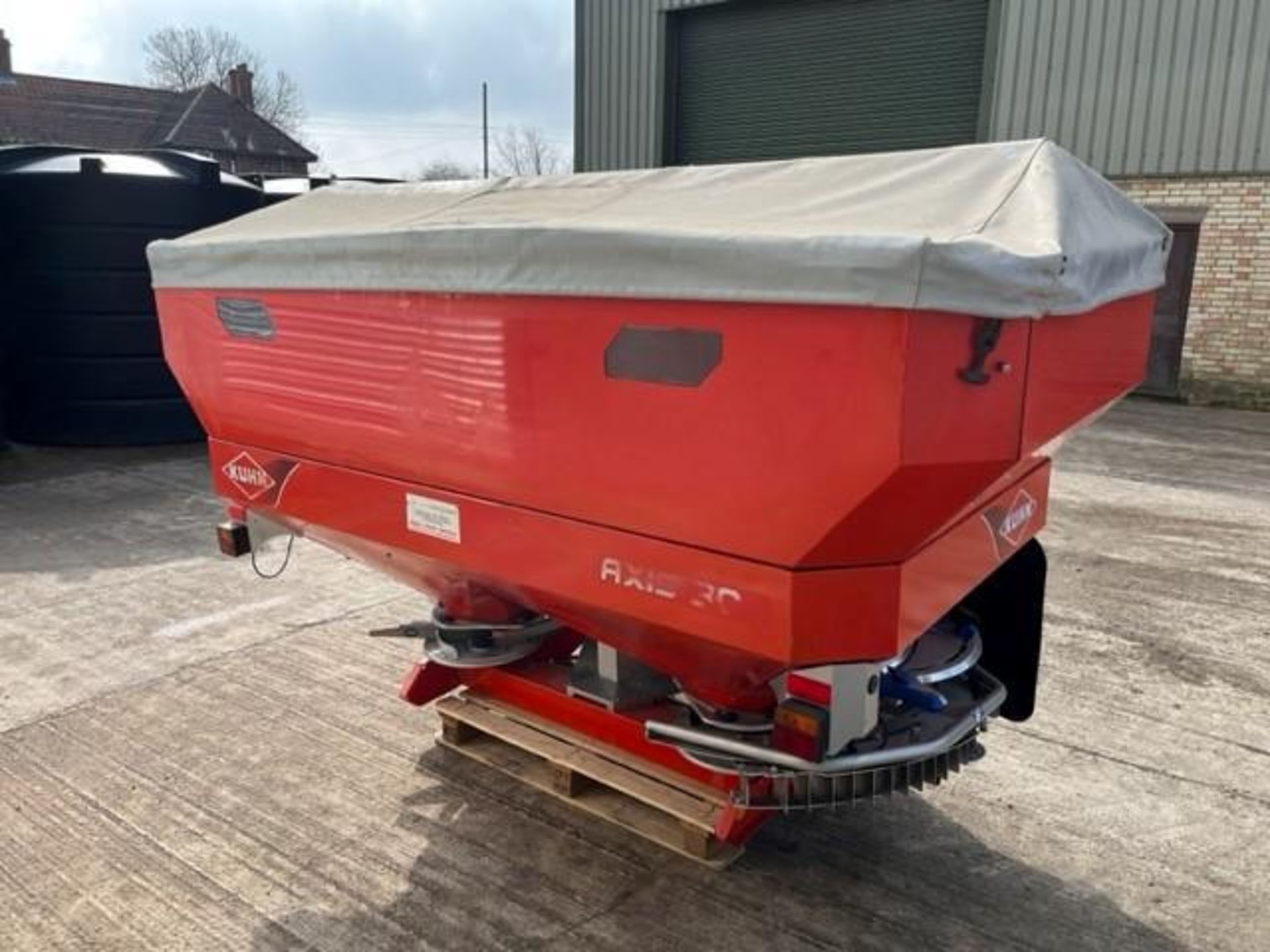 2007 Kuhn Axis 30.1 Fertiliser Spreader - (Cambridgeshire) - Image 2 of 4