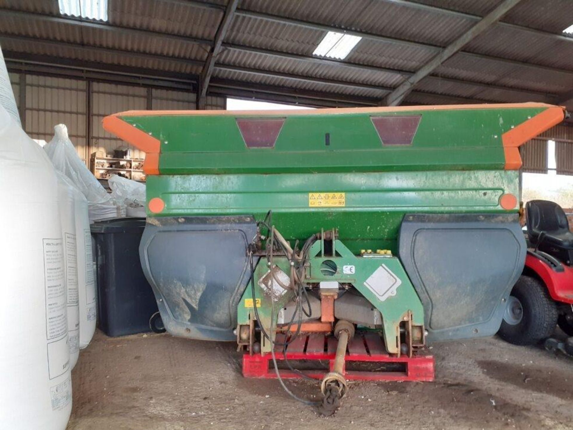 Amazone ZA-M L1000 Fertiliser Spreader - (Oxfordshire) - Image 2 of 5