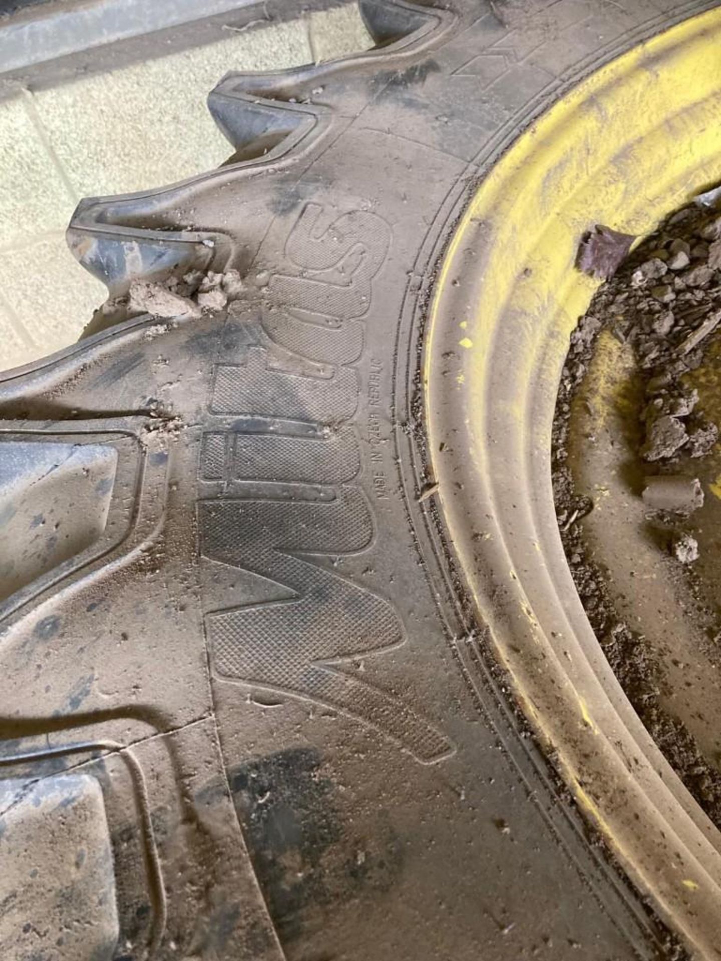 John Deere Wheels & Tyres - 420/88R24 and 460/85R38 - (Lincolnshire) - Bild 4 aus 7