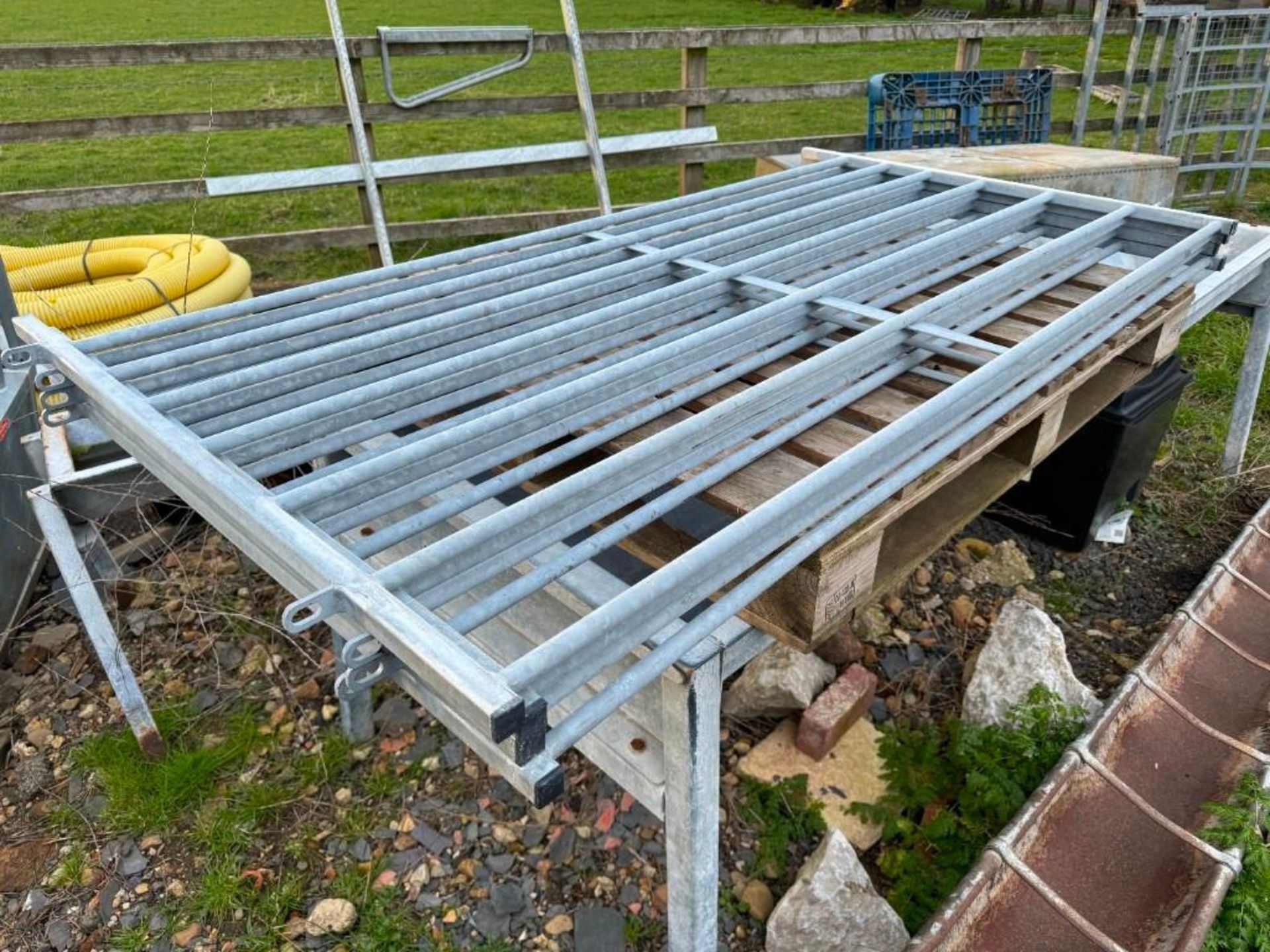 4No. Ritchie 1.8m Sheep Hurdles - (Cambridgeshire) - Bild 2 aus 3