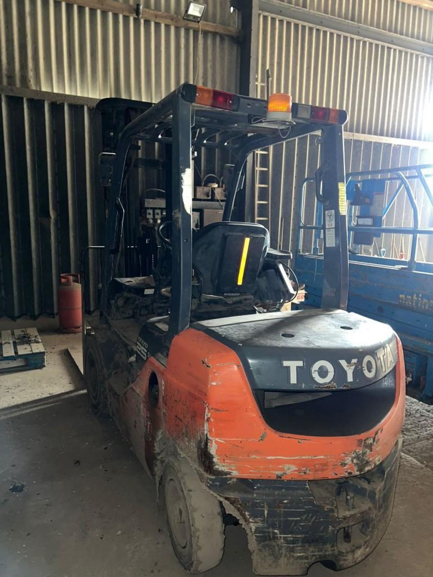 2008 Toyota - 02- 8FDF25 Forklift - (Lincolnshire) - Bild 3 aus 5