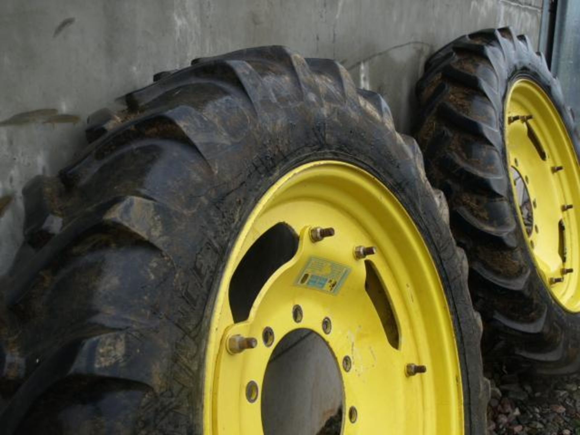 Row Crop Wheels - Front 11.2 R32 - Rear 270/95R48 / 11.2 R48 - (Shropshire) - Image 6 of 12