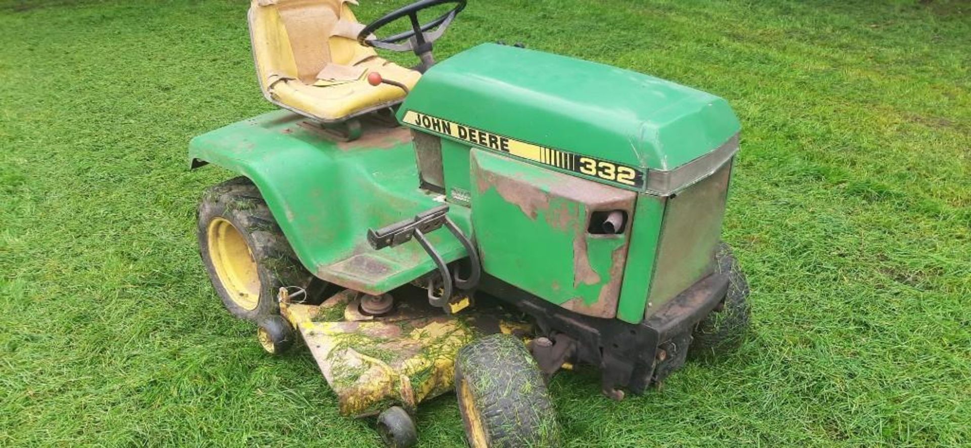 John Deere 332 Mower - (Lincolnshire) - Image 2 of 3