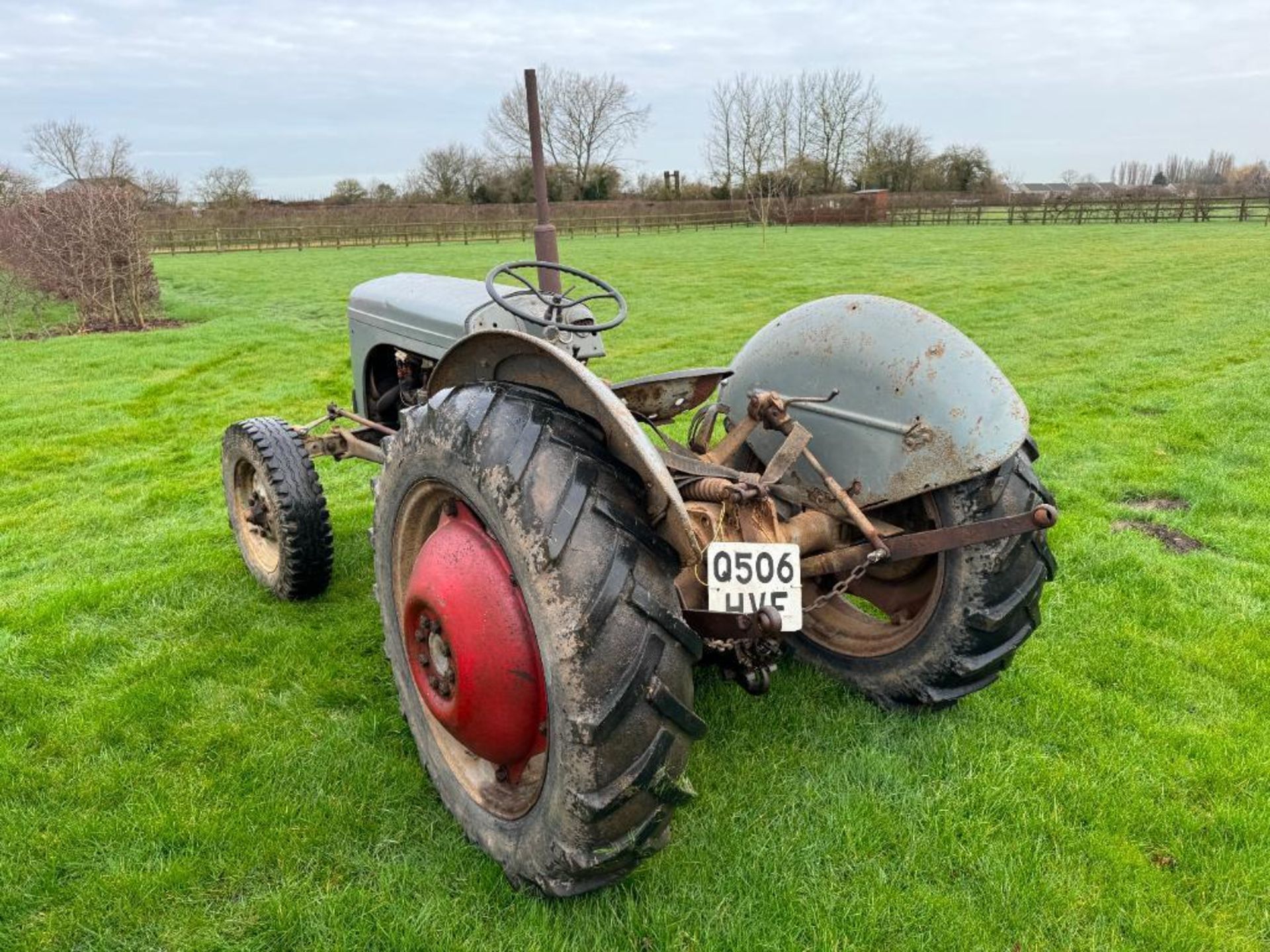 1949 Ferguson TED 2wd petrol paraffin tractor with rear linkage and PUH on 10.00-28 rear and 6.50-16 - Image 4 of 12