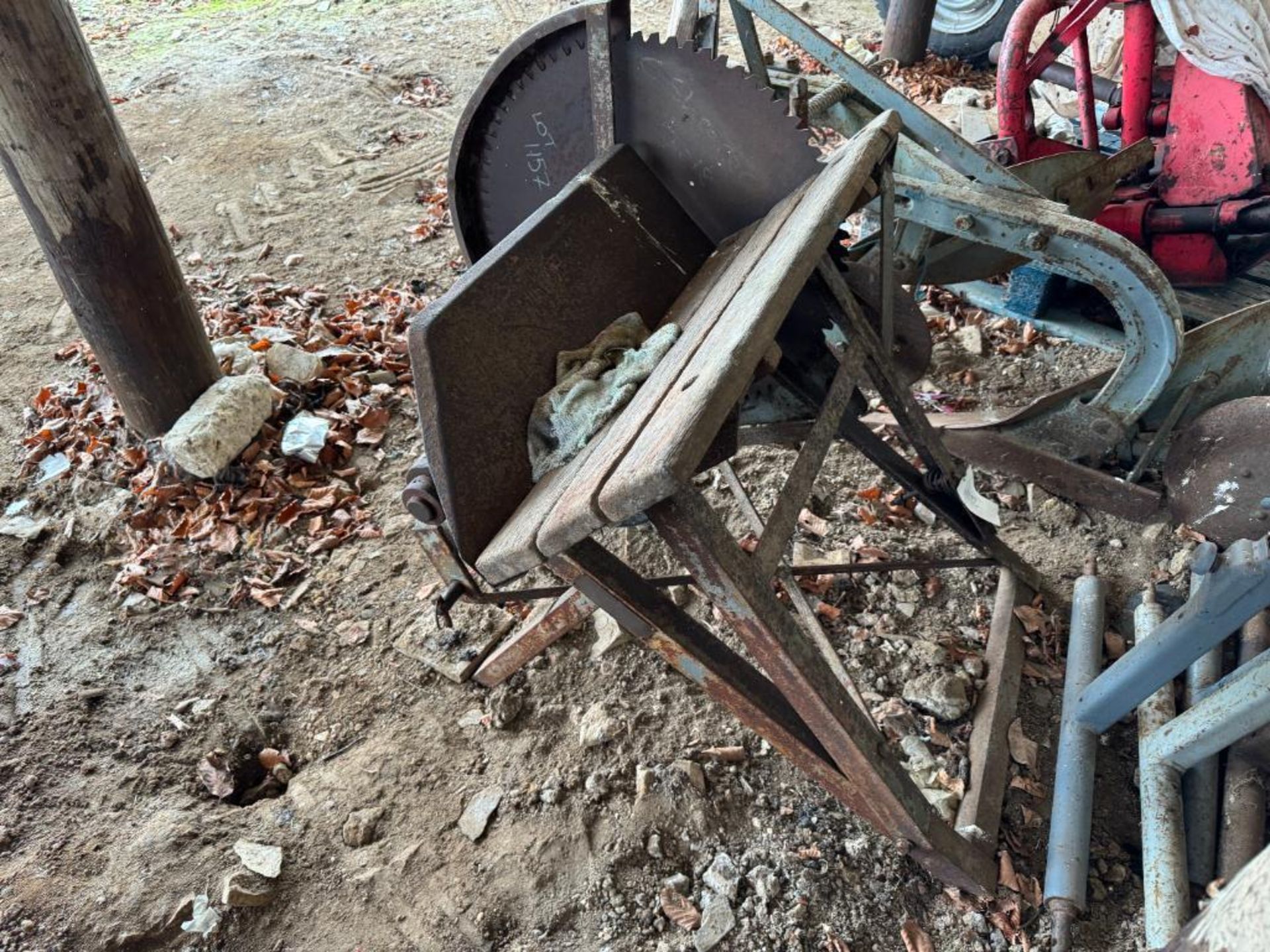 Ferguson saw bench with belt and pulley - Image 5 of 5