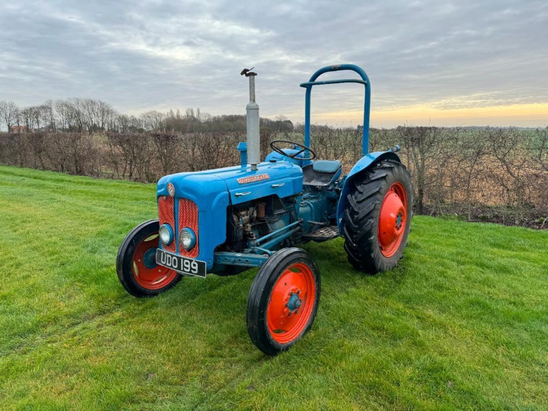 1962 Fordson Dexta 2wd diesel tractor with pick up hitch, rear linkage and rollbar on 12.4/11-28 rea - Image 3 of 14