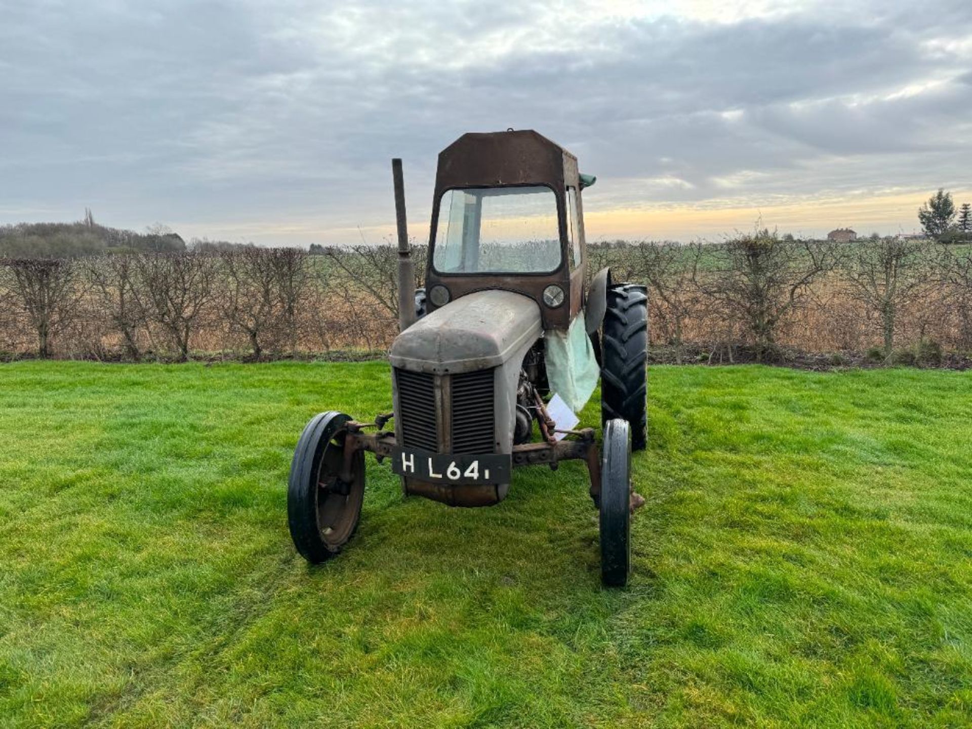 1954 Ferguson TEF 2wd diesel tractor with Clydebuilt cab, rear drawbar assembly and linkage on 11.2/ - Bild 3 aus 16