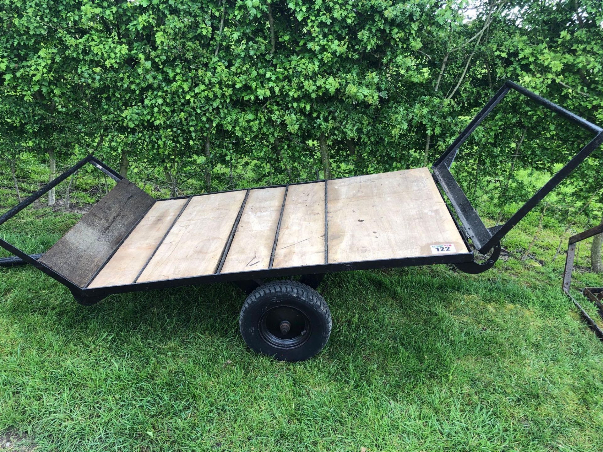Single axle garden trailer