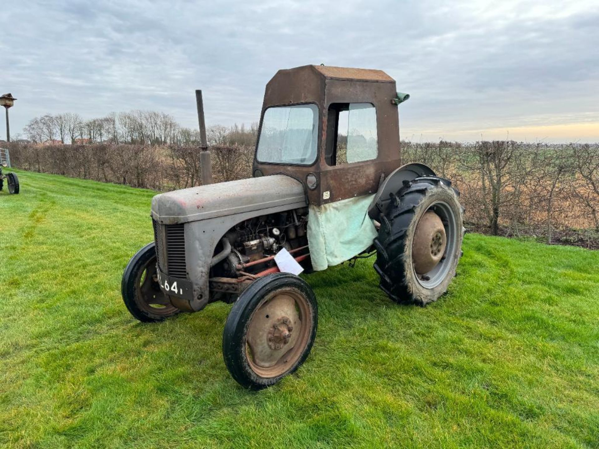 1954 Ferguson TEF 2wd diesel tractor with Clydebuilt cab, rear drawbar assembly and linkage on 11.2/ - Bild 4 aus 16