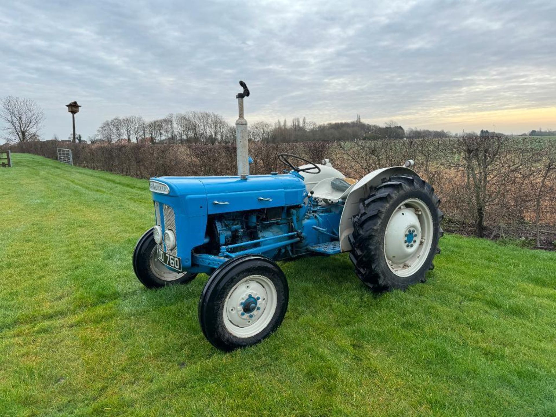 1964 Fordson Super Dexta 2wd diesel tractor with rear linkage, drawbar and PTO on 11.2/28 rear and 6 - Bild 3 aus 12