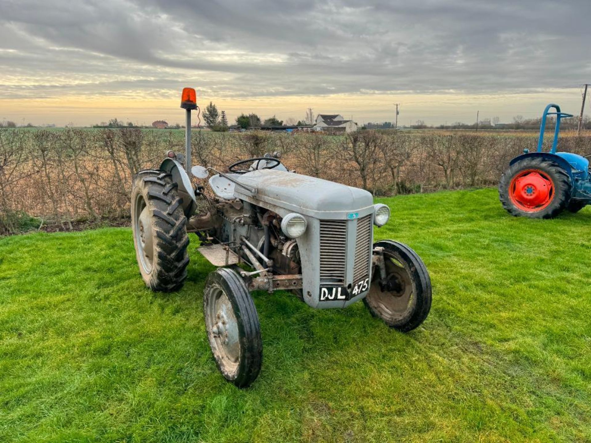 1950 Ferguson TEA 2wd petrol paraffin tractor with rear linkage and hitch on 10-28 rear and 4.00-19 - Image 15 of 19