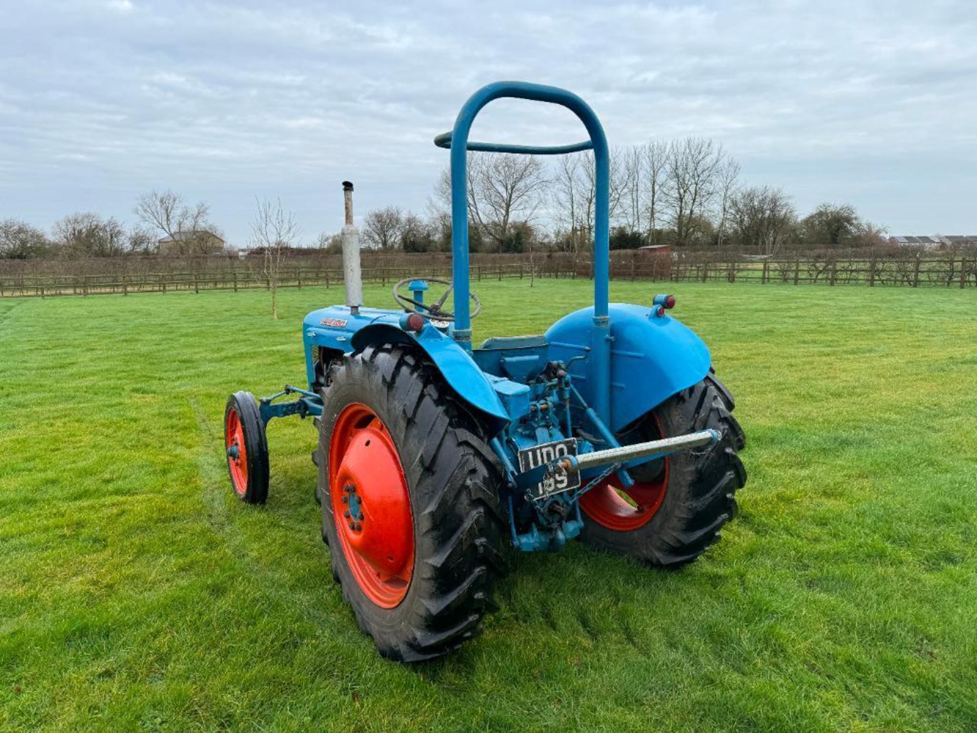 1962 Fordson Dexta 2wd diesel tractor with pick up hitch, rear linkage and rollbar on 12.4/11-28 rea - Bild 5 aus 14