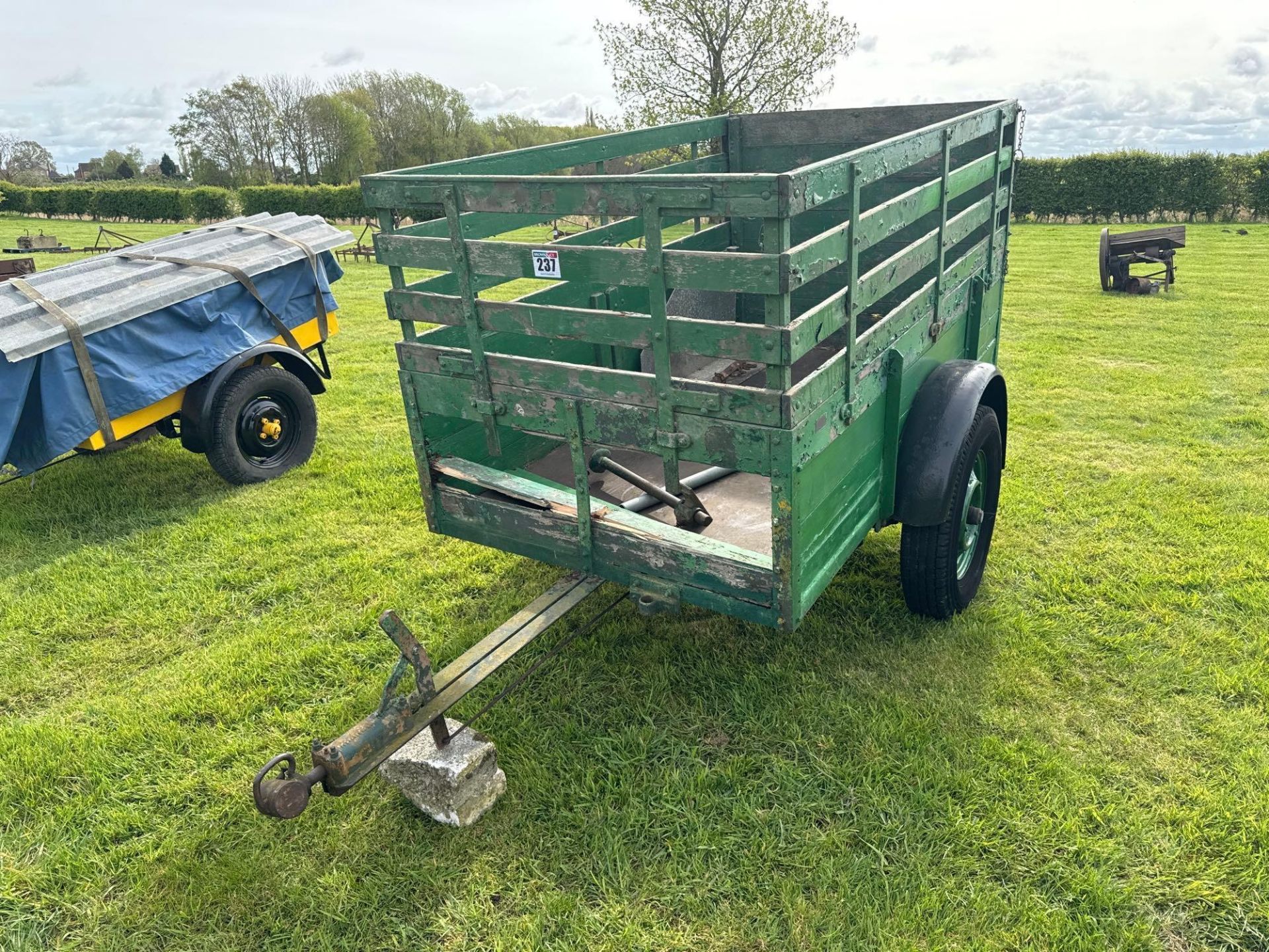 Single axle wooden pig trailer 7' x 4' on 6.50-16 wheels and tyres - Image 2 of 3