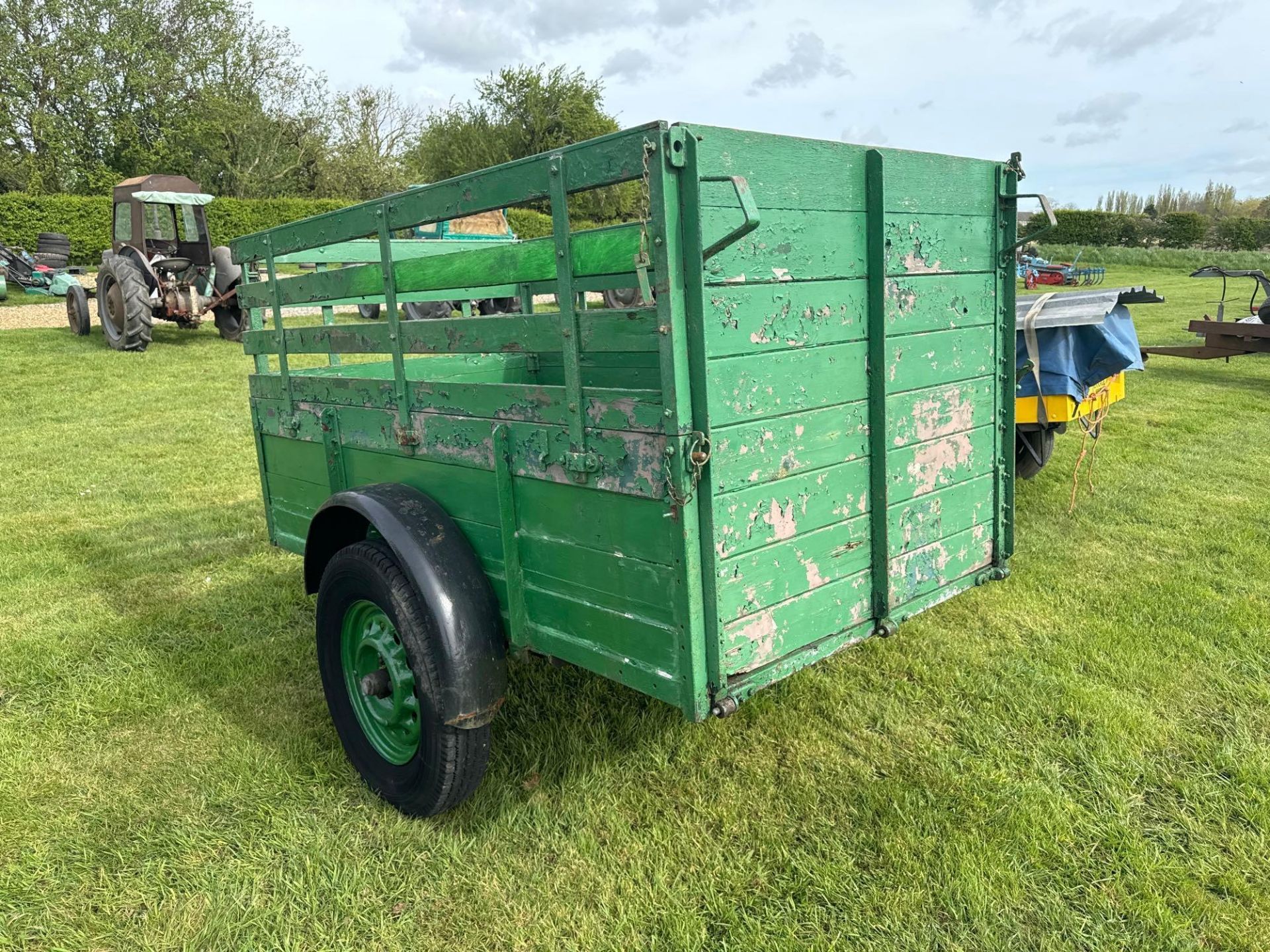 Single axle wooden pig trailer 7' x 4' on 6.50-16 wheels and tyres - Bild 3 aus 3