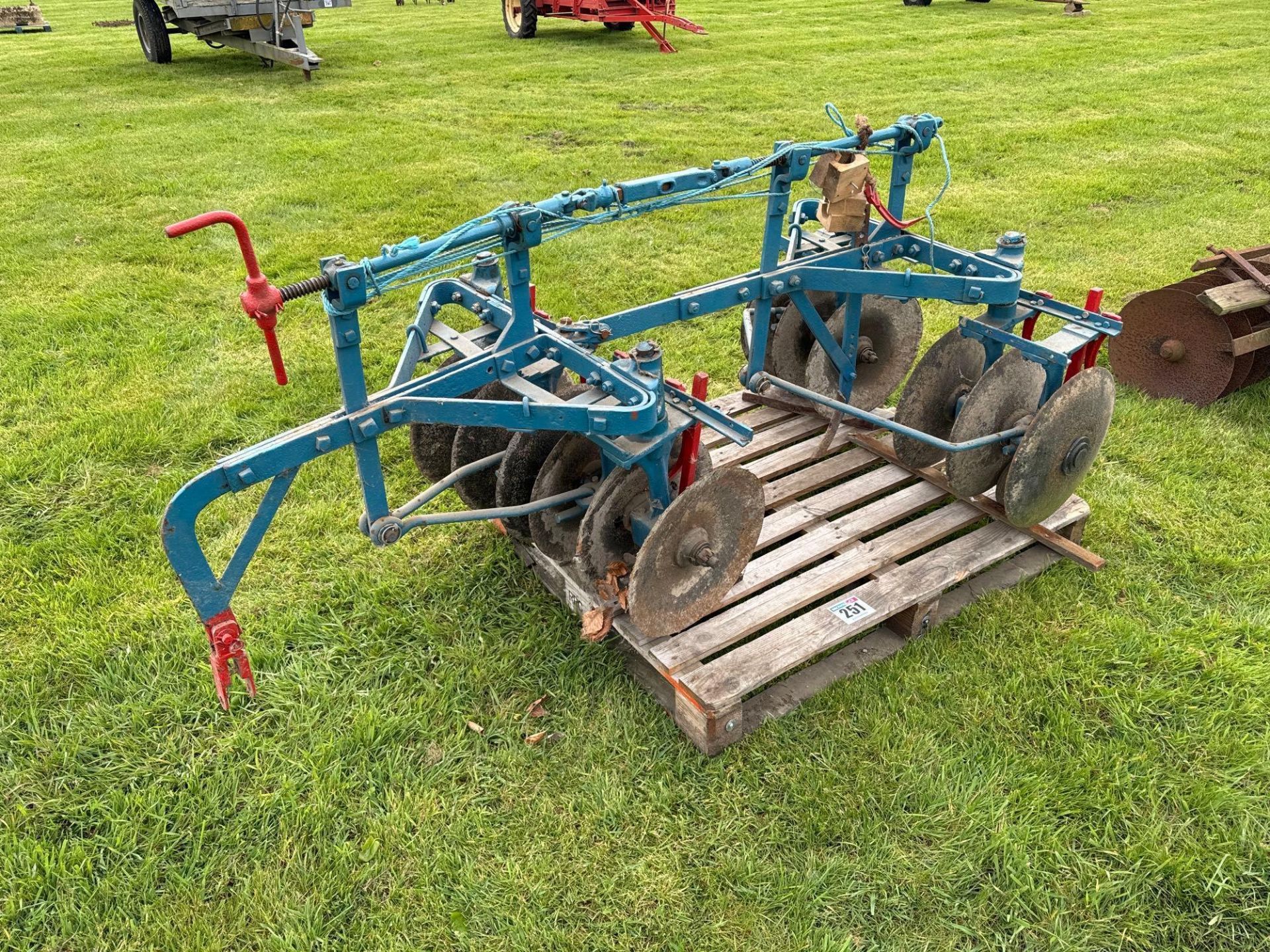 Set Ransomes 3' trailed discs to suit Ransomes crawler