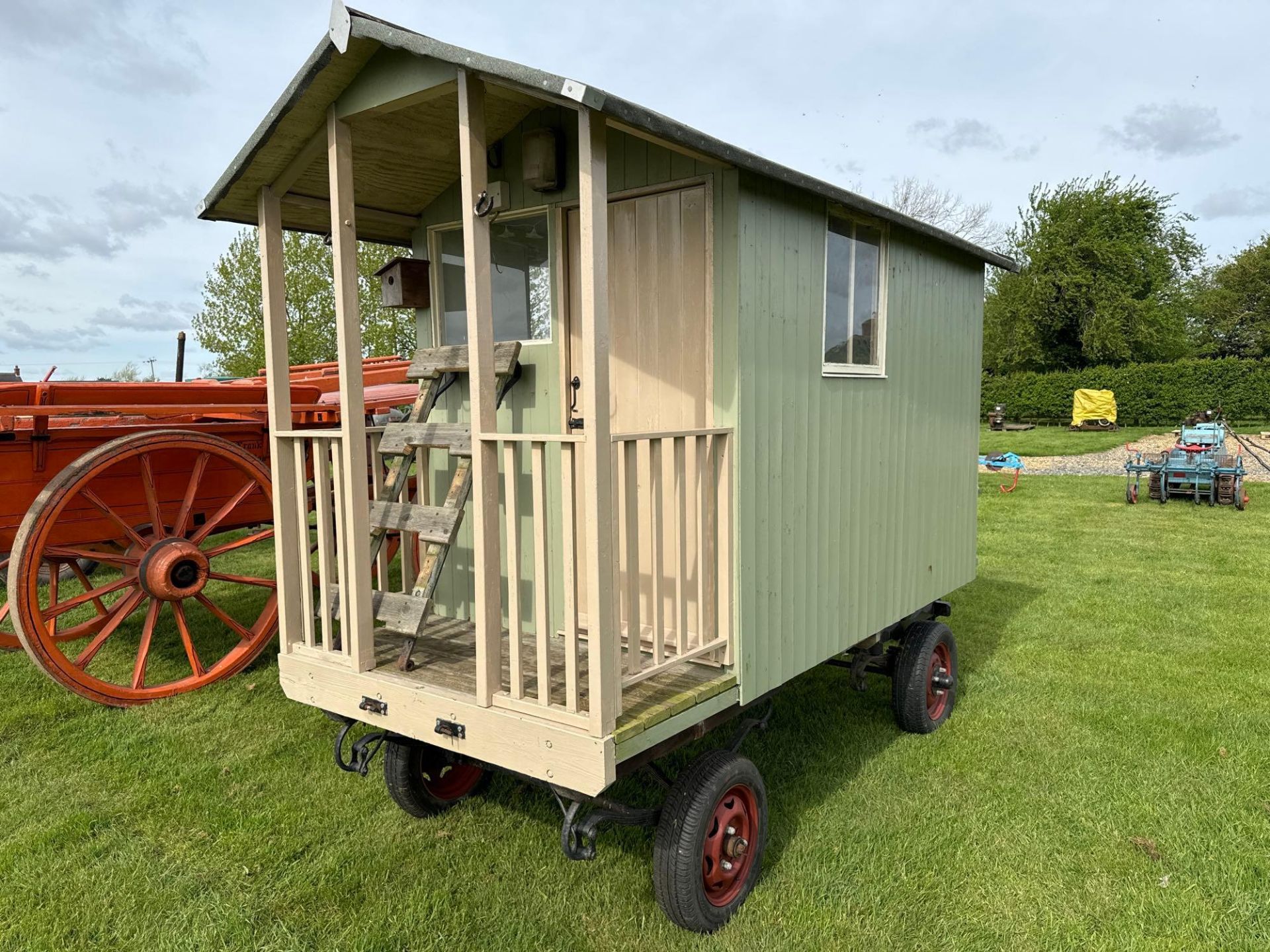 Shephards/garden wooden hut 10' x 4'6" on 4 wheel trailer - Image 3 of 3