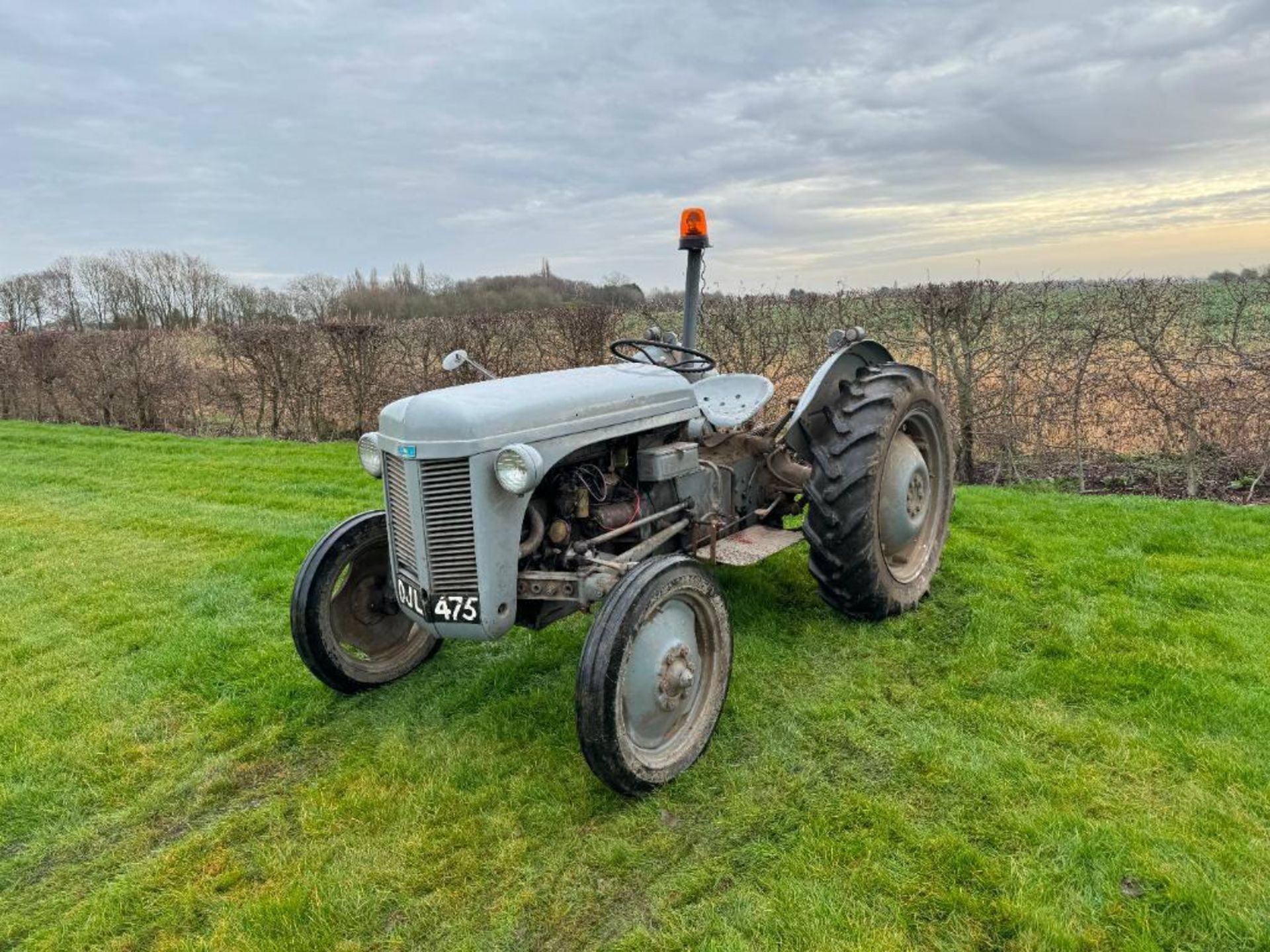 1950 Ferguson TEA 2wd petrol paraffin tractor with rear linkage and hitch on 10-28 rear and 4.00-19 - Image 4 of 19