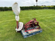 Massey Ferguson 732 finger bar mower, linkage mounted. Serial No: D31578