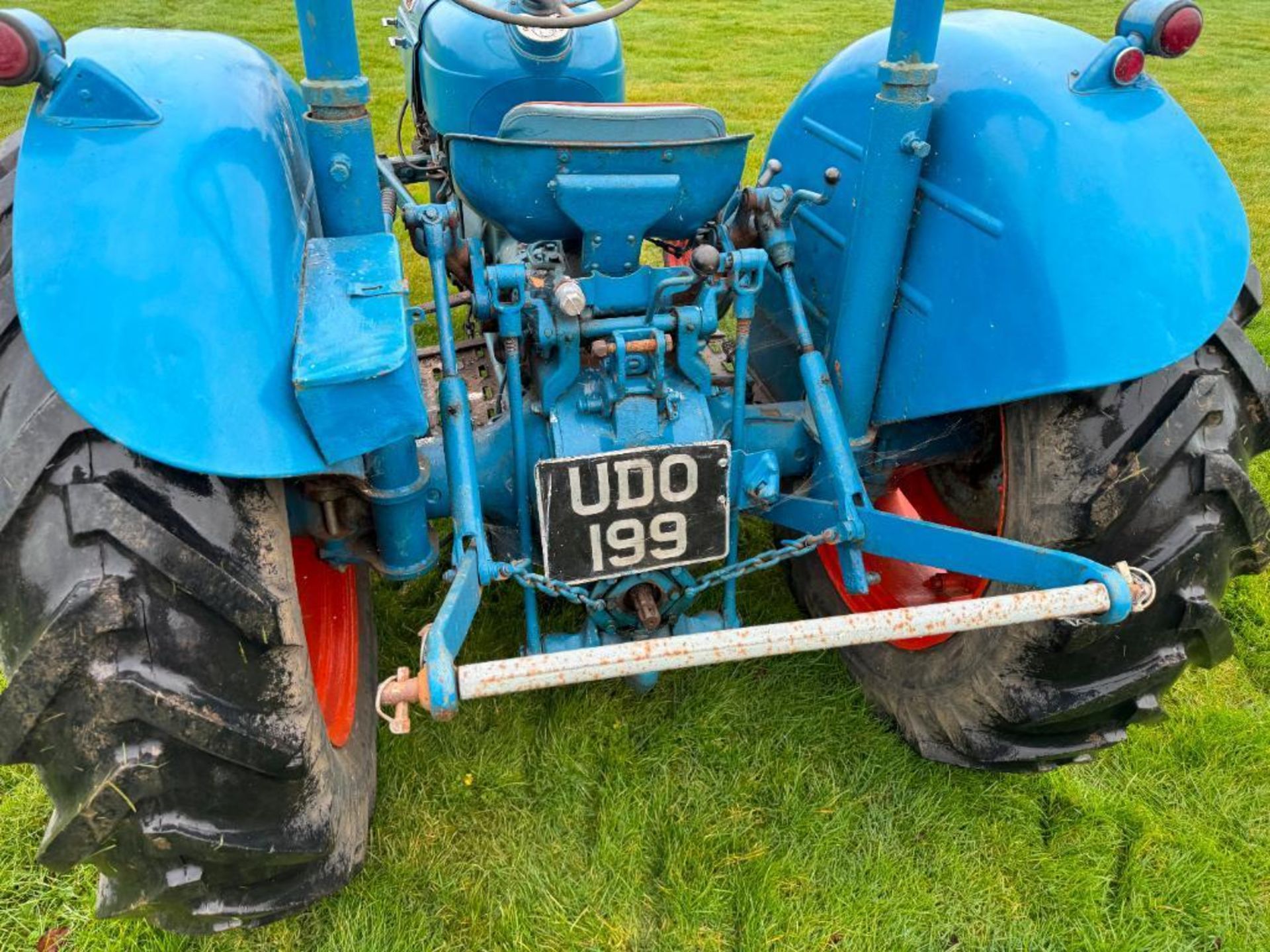 1962 Fordson Dexta 2wd diesel tractor with pick up hitch, rear linkage and rollbar on 12.4/11-28 rea - Image 6 of 14
