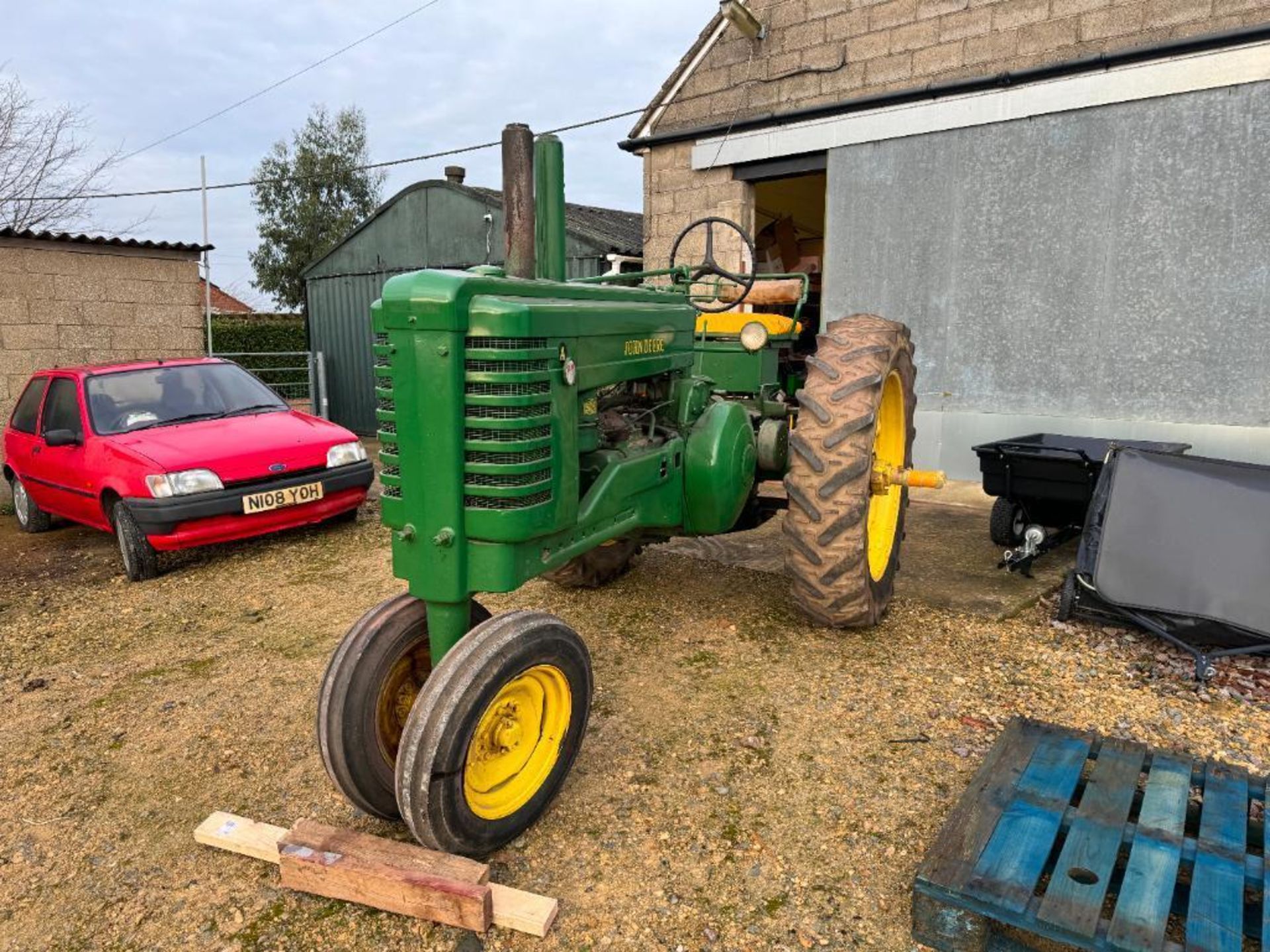 1948 John Deere Model A row crop tractor with side belt pulley, rear PTO and drawbar and twin front - Bild 3 aus 15