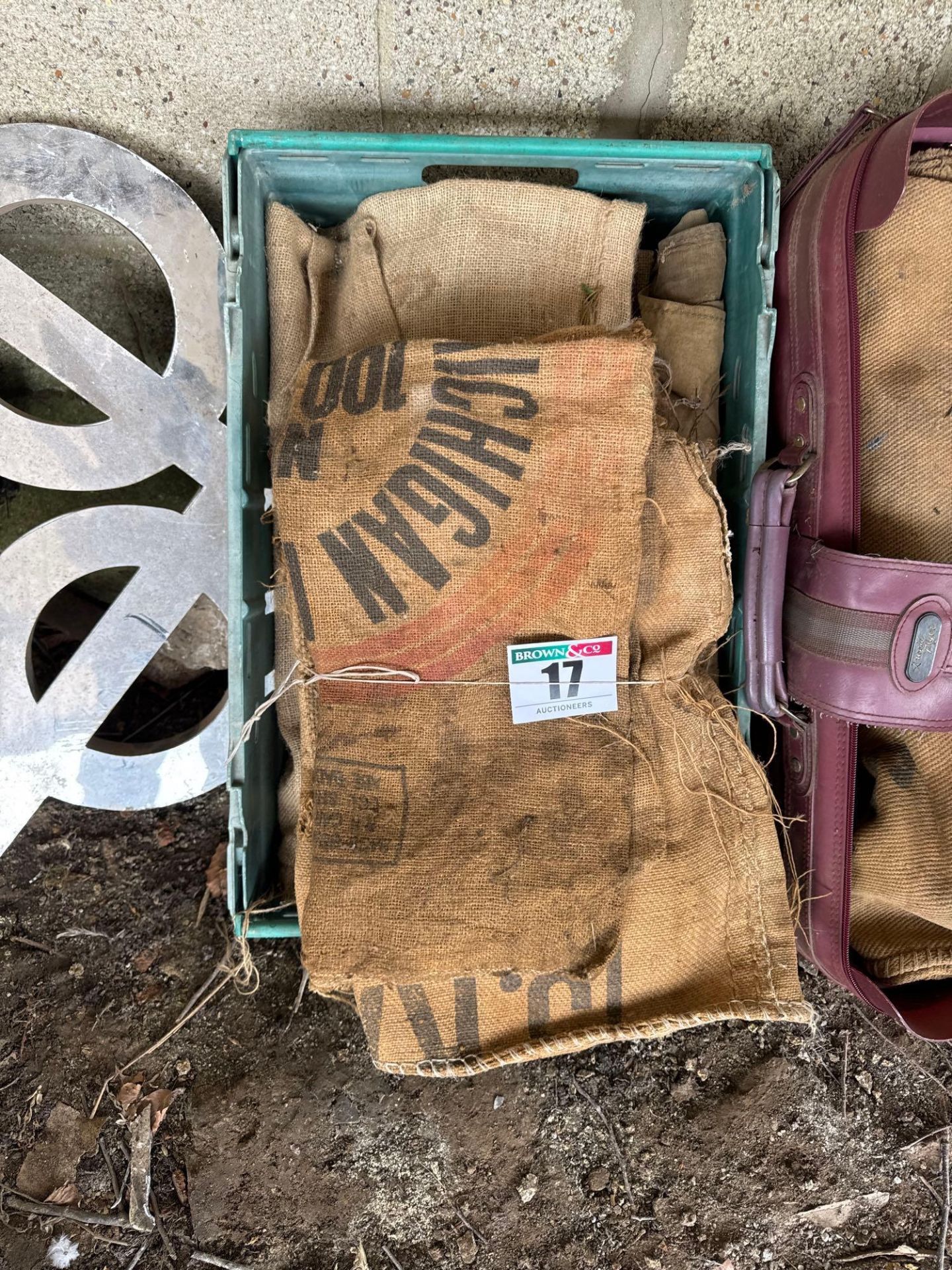 Quantity hessian sacks