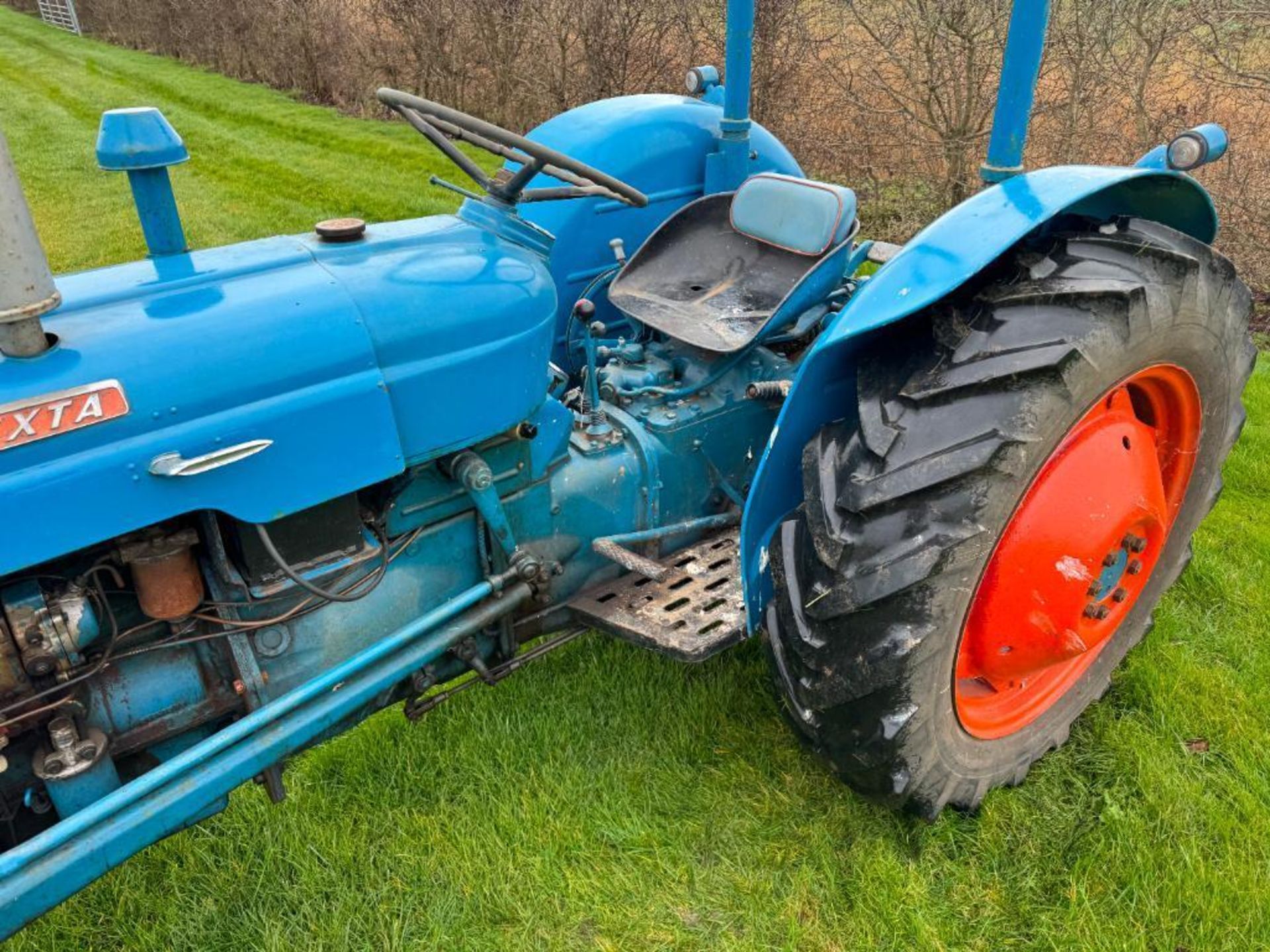 1962 Fordson Dexta 2wd diesel tractor with pick up hitch, rear linkage and rollbar on 12.4/11-28 rea - Image 14 of 14