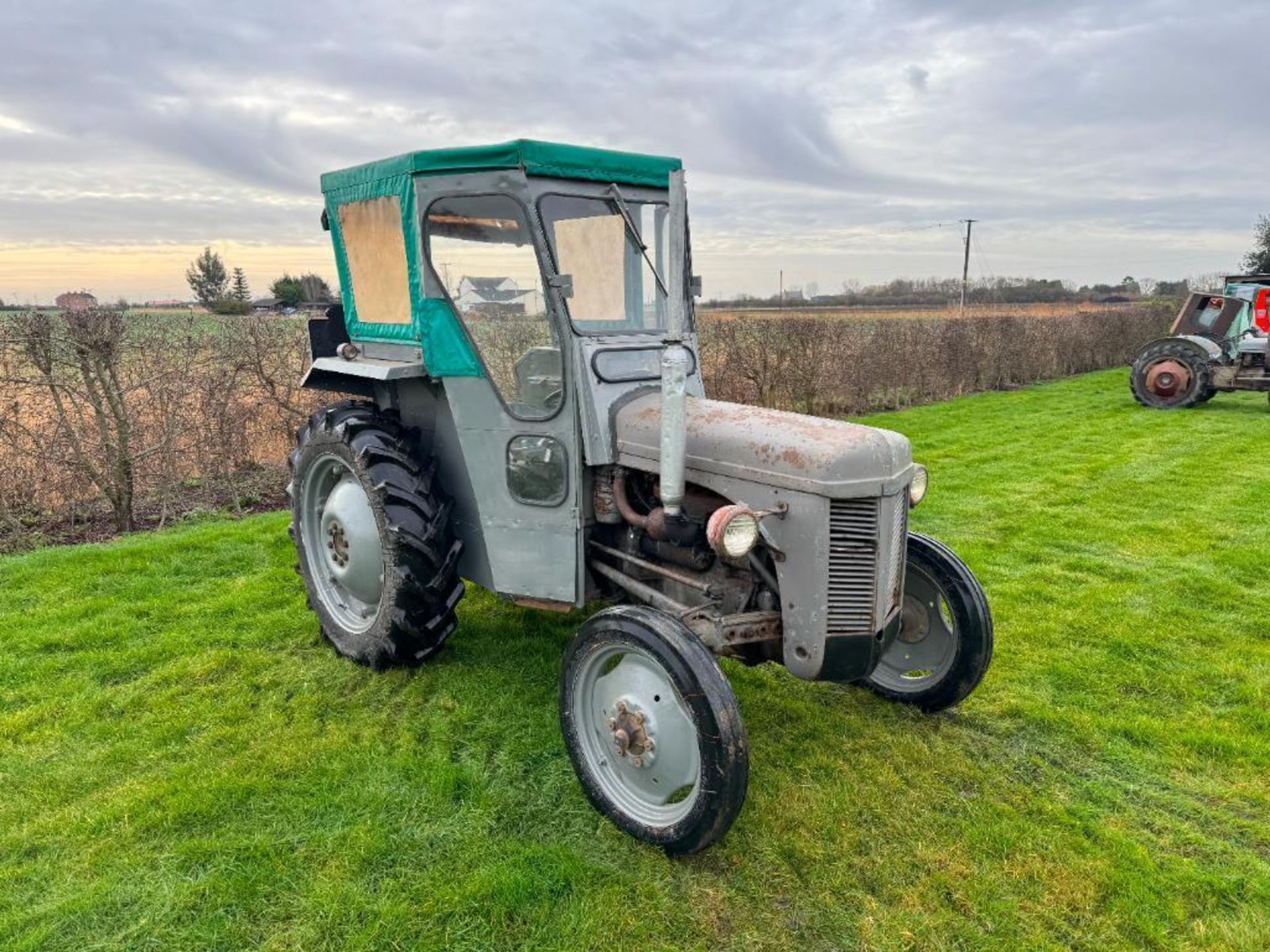 1954 Ferguson TEF 2wd diesel tractor with canvas cab, pick up hitch and rear linkage on 11.2-28 rear - Bild 10 aus 16