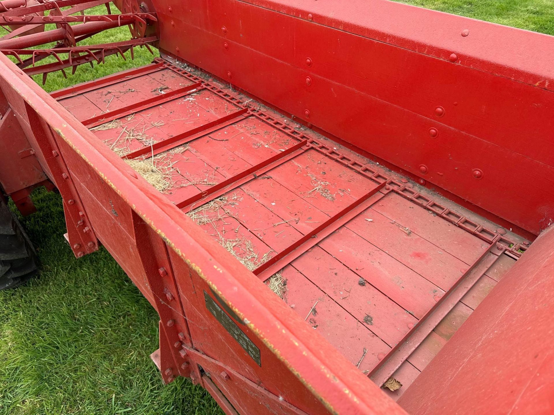 Massey Ferguson 712 rear discharge manure spreader single axle on 7.50-20 wheels and tyres. Serial N - Image 10 of 11