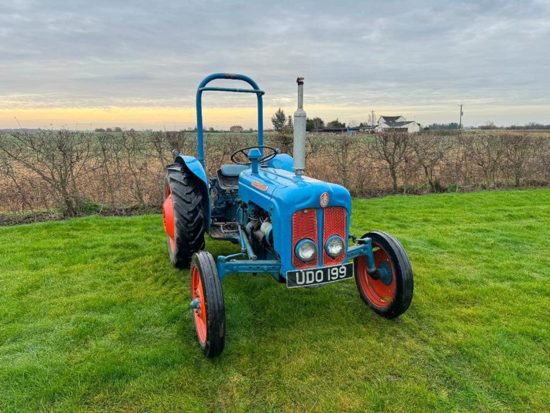 1962 Fordson Dexta 2wd diesel tractor with pick up hitch, rear linkage and rollbar on 12.4/11-28 rea - Image 9 of 14