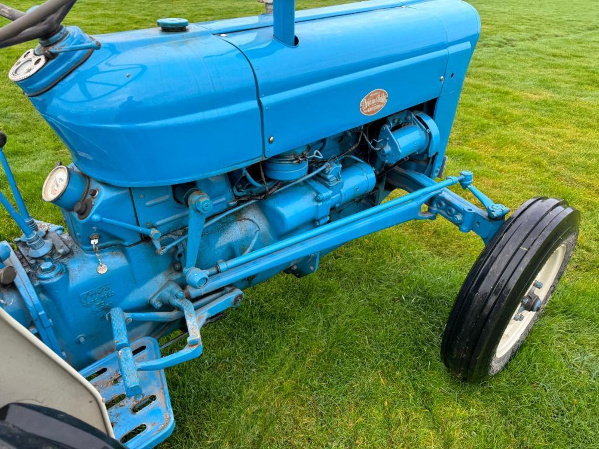 1964 Fordson Super Dexta 2wd diesel tractor with rear linkage, drawbar and PTO on 11.2/28 rear and 6 - Bild 9 aus 12