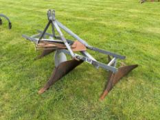 Ferguson 5'4" tool bar frame with 3No ridging bodies. Serial No: 45072