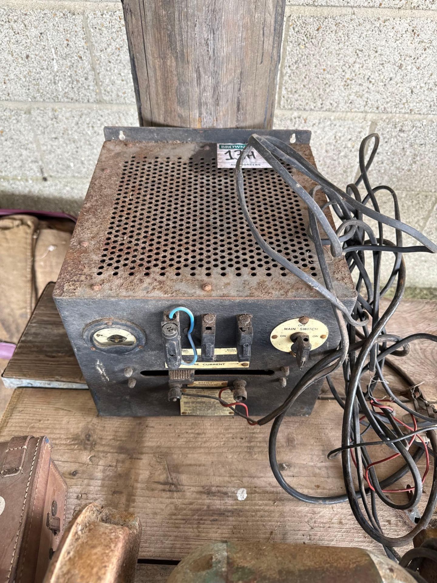 Vintage battery charger, single phase