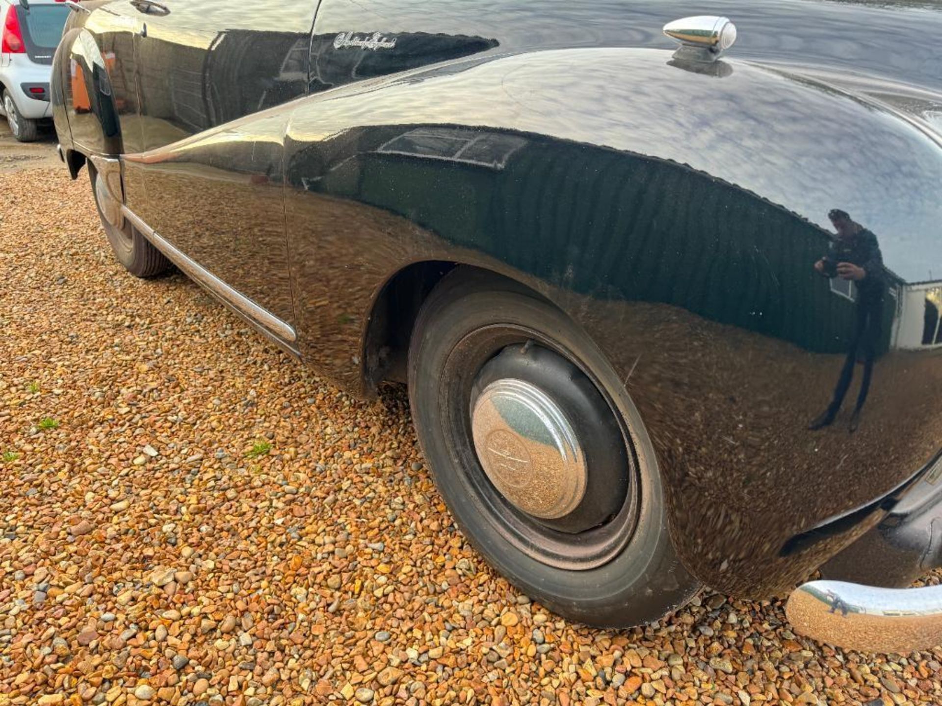 1954 Austin A40 Somerset black saloon car with 1200cc petrol engine, red leather interior and spare - Bild 21 aus 24