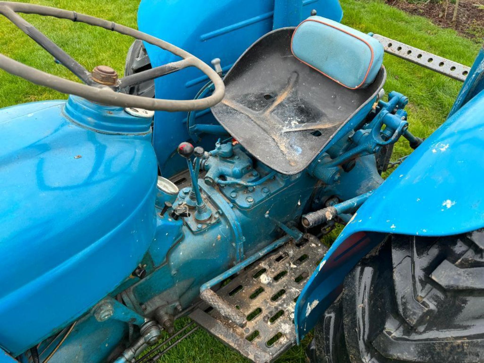 1962 Fordson Dexta 2wd diesel tractor with pick up hitch, rear linkage and rollbar on 12.4/11-28 rea - Image 12 of 14