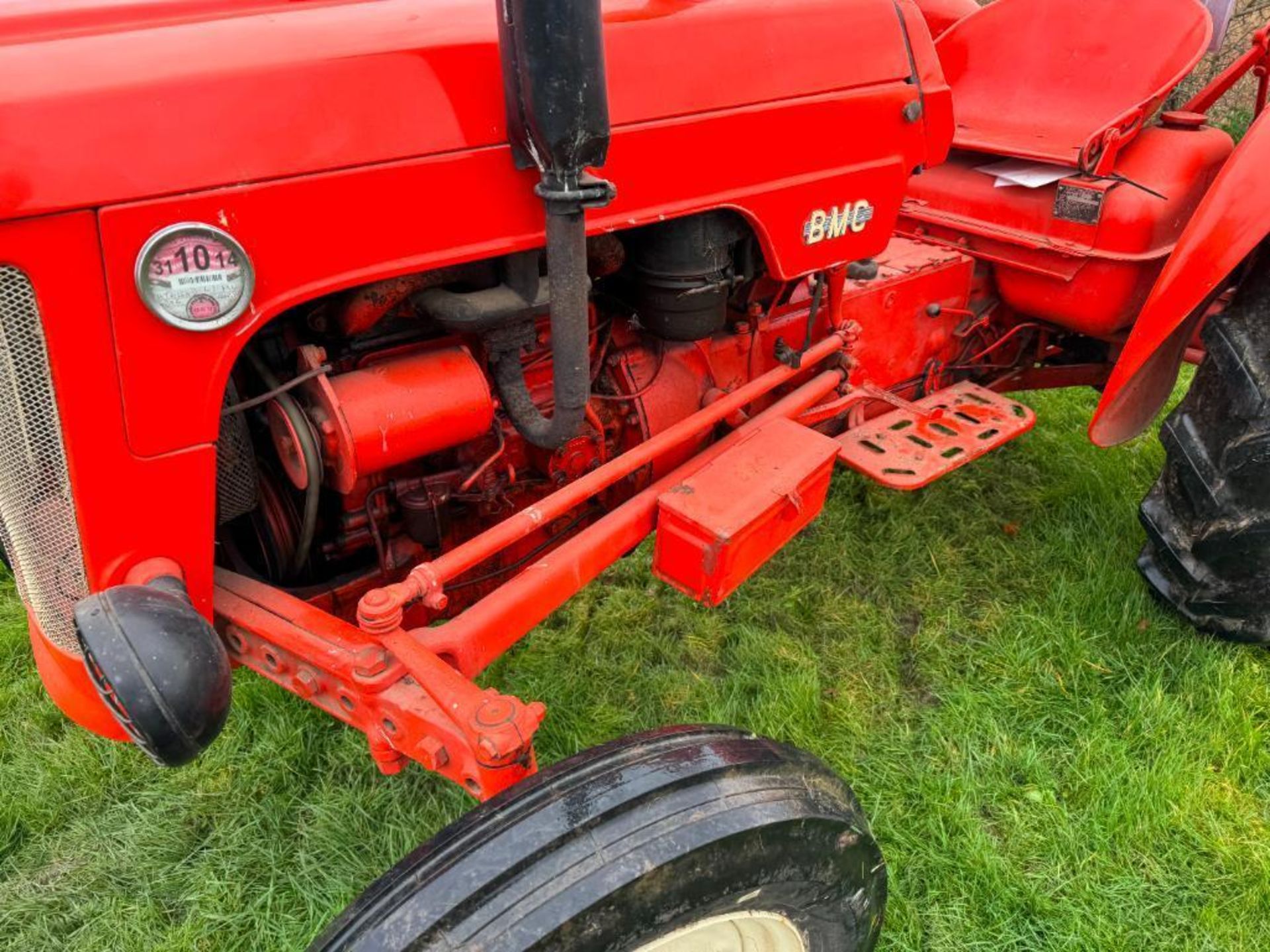 BMC 9/16 2wd diesel tractor with rear linkage and swinging drawbar on 9.5-24 rear and 5.00-15 front - Image 5 of 12