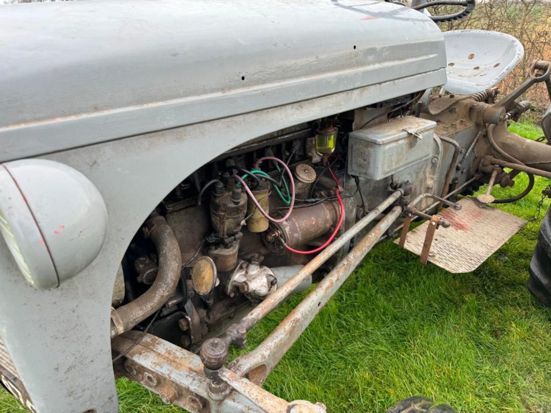 1950 Ferguson TEA 2wd petrol paraffin tractor with rear linkage and hitch on 10-28 rear and 4.00-19 - Image 9 of 19