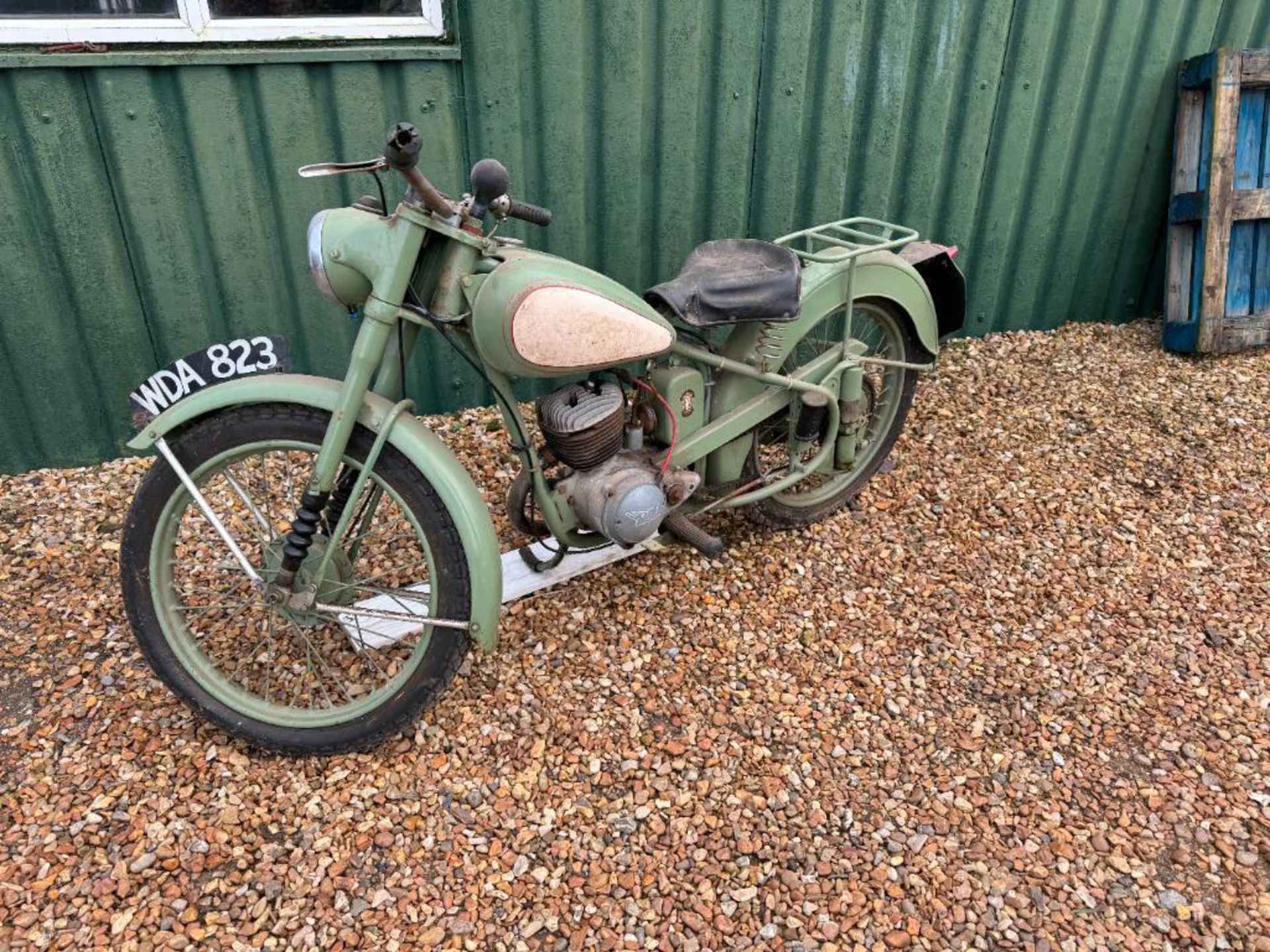 BSA Bantam D1 125cc 2-stroke motorbike . Reg No: WDA 823 (No V5). Mileage: 2,011. NB: not started pr - Image 3 of 8