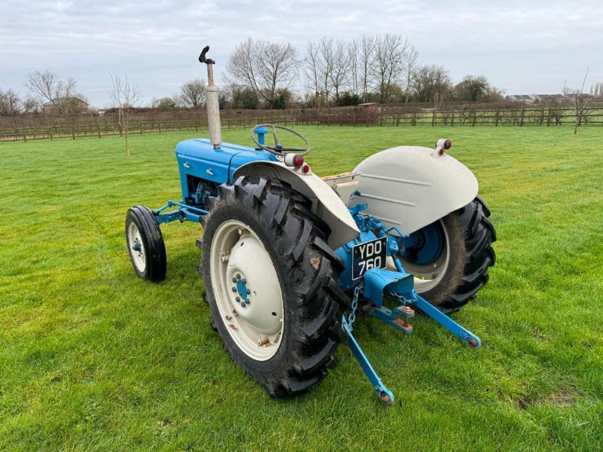 1964 Fordson Super Dexta 2wd diesel tractor with rear linkage, drawbar and PTO on 11.2/28 rear and 6 - Bild 5 aus 12