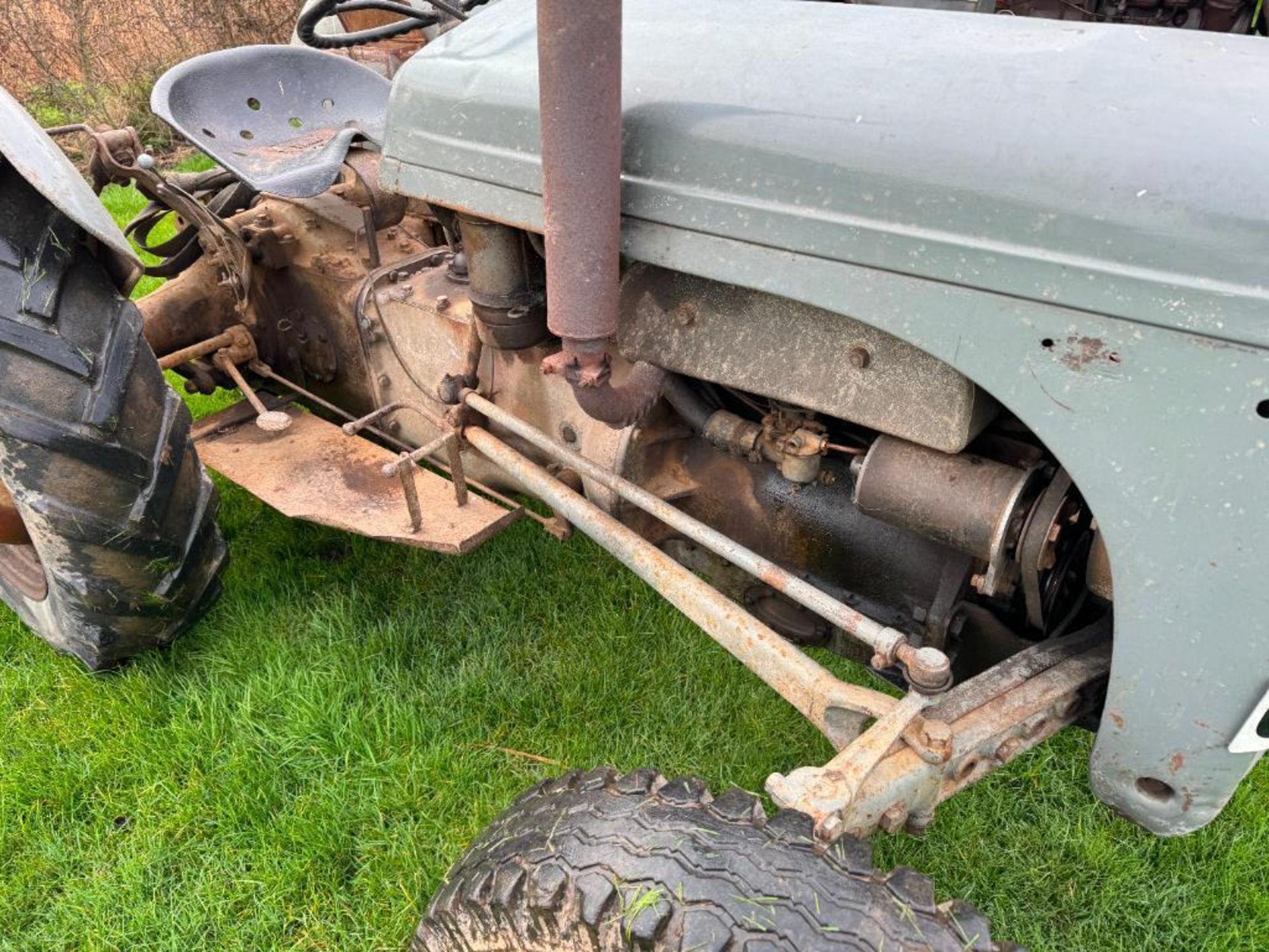 1949 Ferguson TED 2wd petrol paraffin tractor with rear linkage and PUH on 10.00-28 rear and 6.50-16 - Image 7 of 12