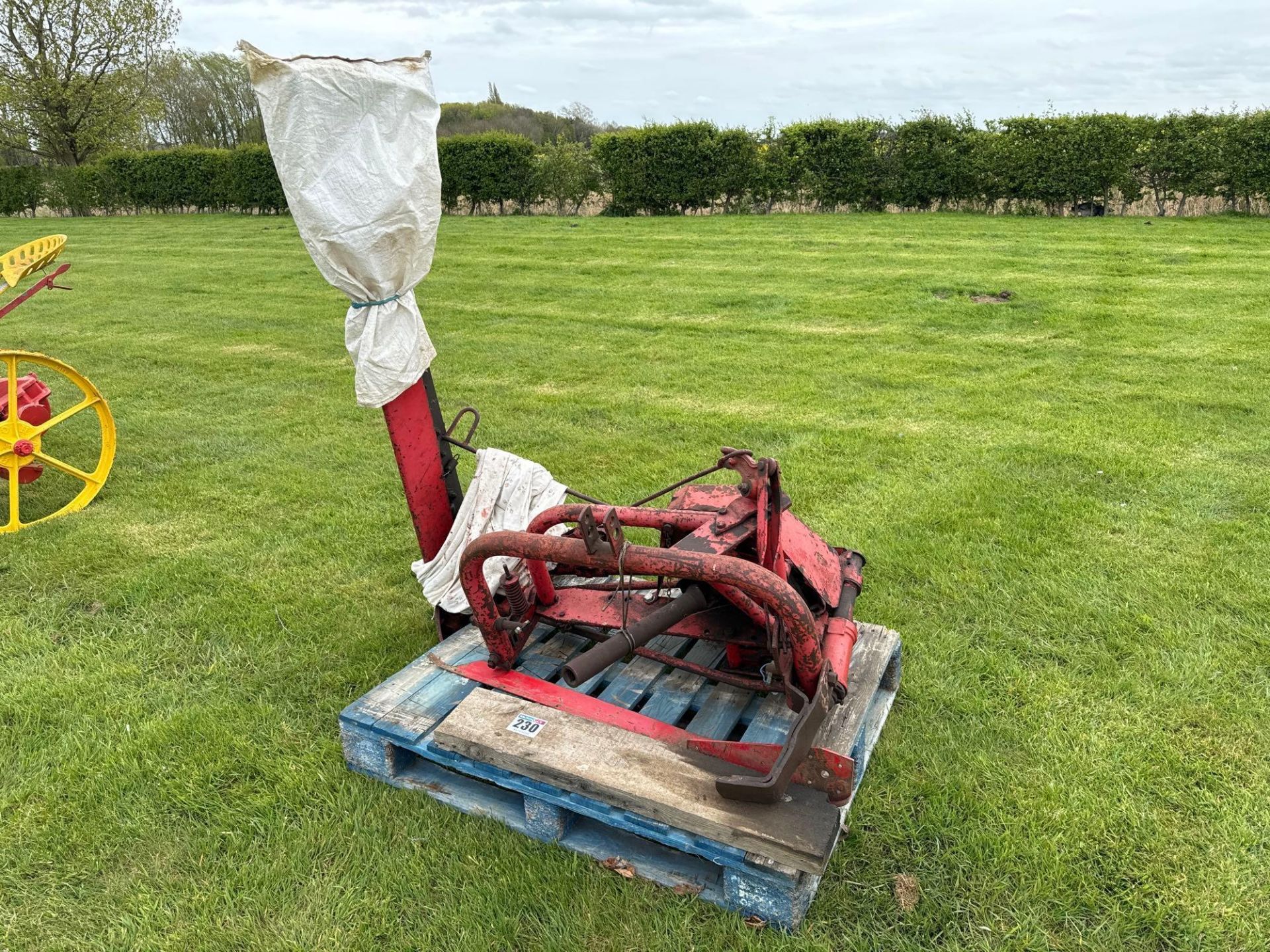 Massey Ferguson 732 finger bar mower, linkage mounted. Serial No: D31578 - Bild 2 aus 3