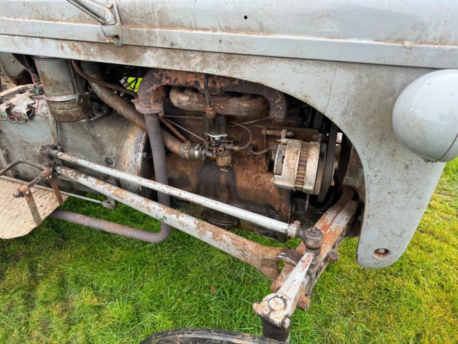 1950 Ferguson TEA 2wd petrol paraffin tractor with rear linkage and hitch on 10-28 rear and 4.00-19 - Image 13 of 19