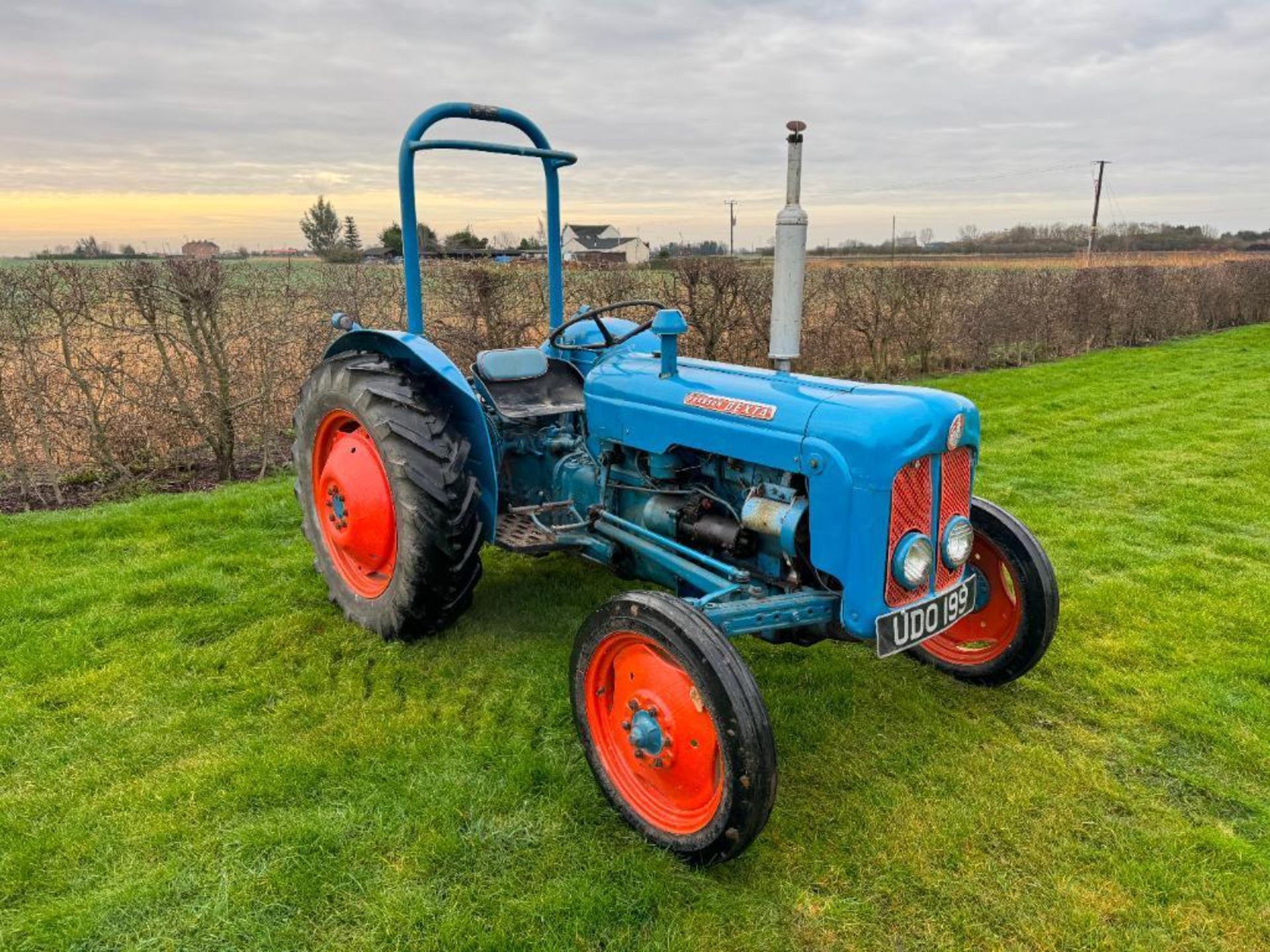 1962 Fordson Dexta 2wd diesel tractor with pick up hitch, rear linkage and rollbar on 12.4/11-28 rea - Image 8 of 14