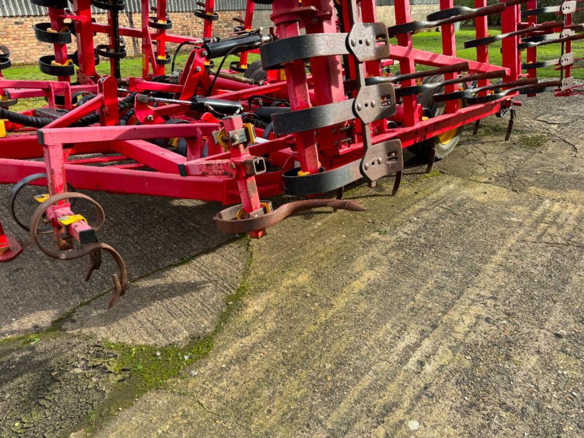 2011 Vaderstad NZ Aggressive NZA800 8m hydraulic folding springtine cultivator with leading paddles, - Image 3 of 9